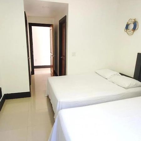Hotel Marina Roatan Екстериор снимка