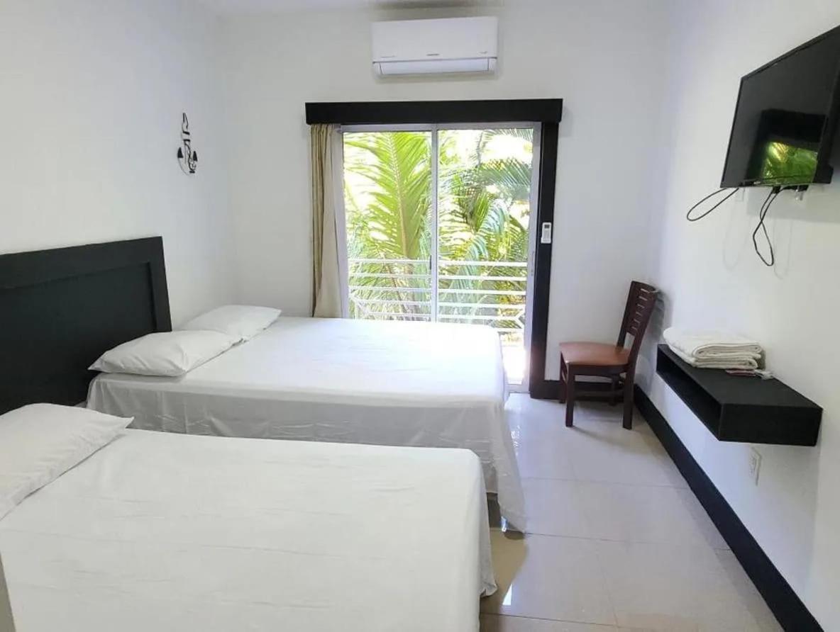Hotel Marina Roatan Екстериор снимка